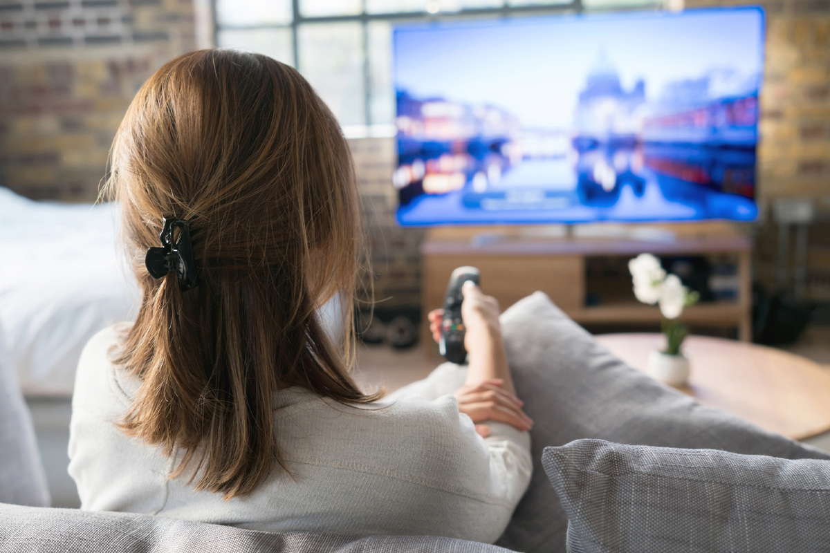 Vedci skúmajú mozog a zistili, že pozeranie televízie po dlhom dni je prospešné pre zdravie