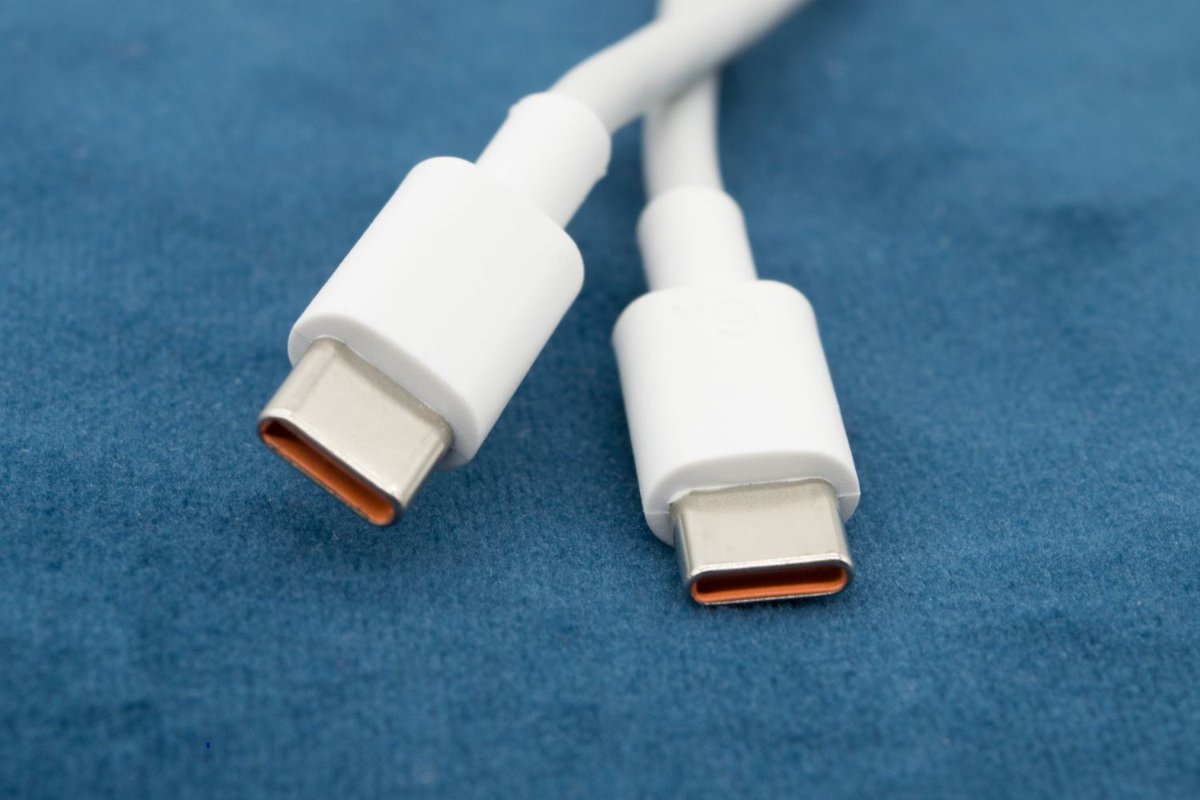 Všetko, čo potrebujete vedieť o nepretržitom nabíjaní, výhodách oranžových konektorov USB-C