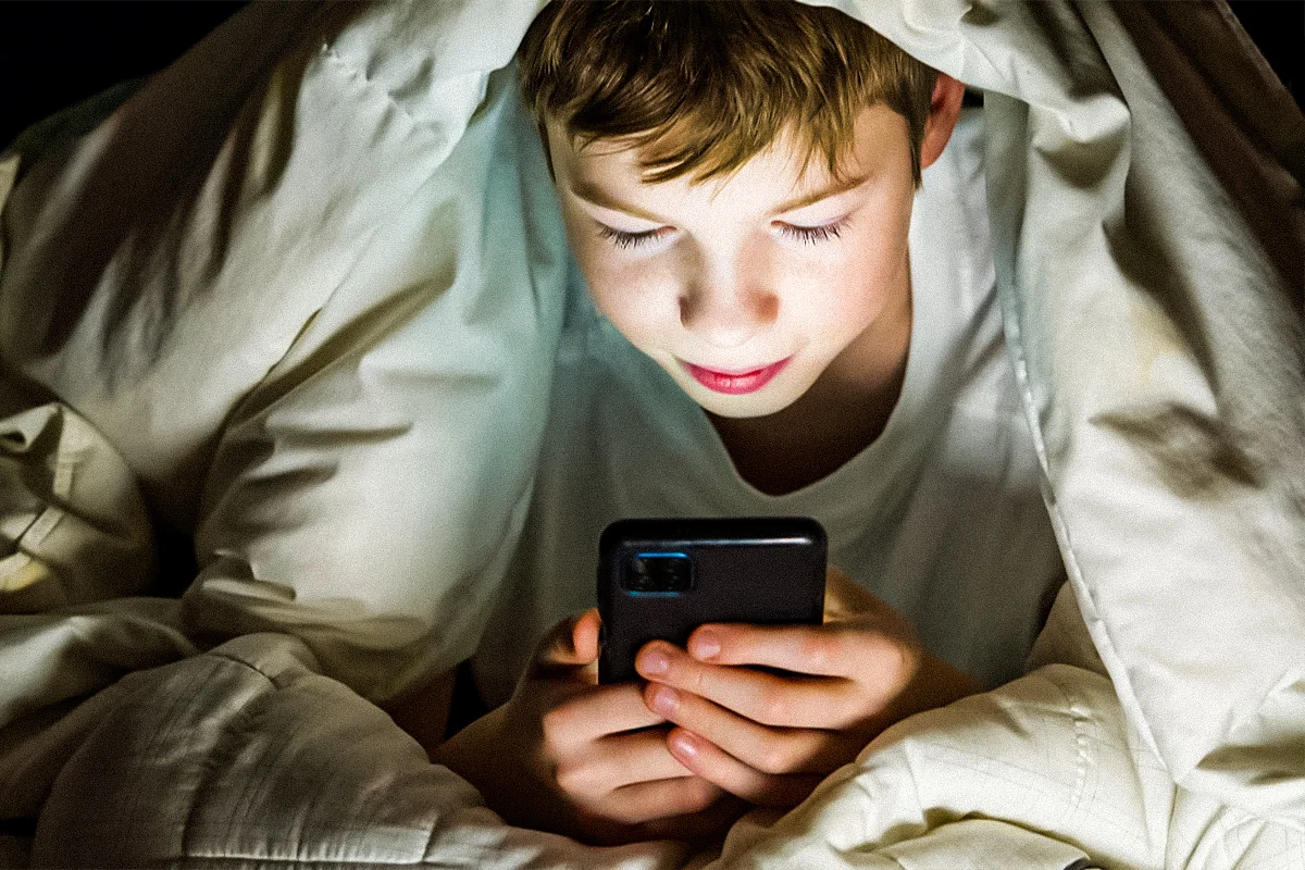 Skutočne používanie smartfónu pred spaním zhoršuje kvalitu spánku, alebo je to len mýtus?