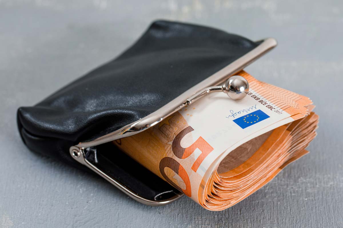 72-ročný muž bol zadržaný za údajnú krádež peňaženky s 3500 eurami na letisku.