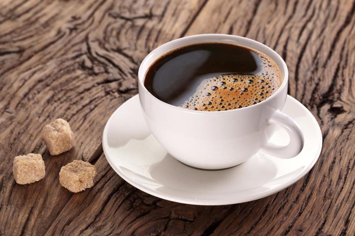 Gréčky pijú každý deň kávu s touto prísadou. Pomáha zbaviť sa bokov, podporuje srdce