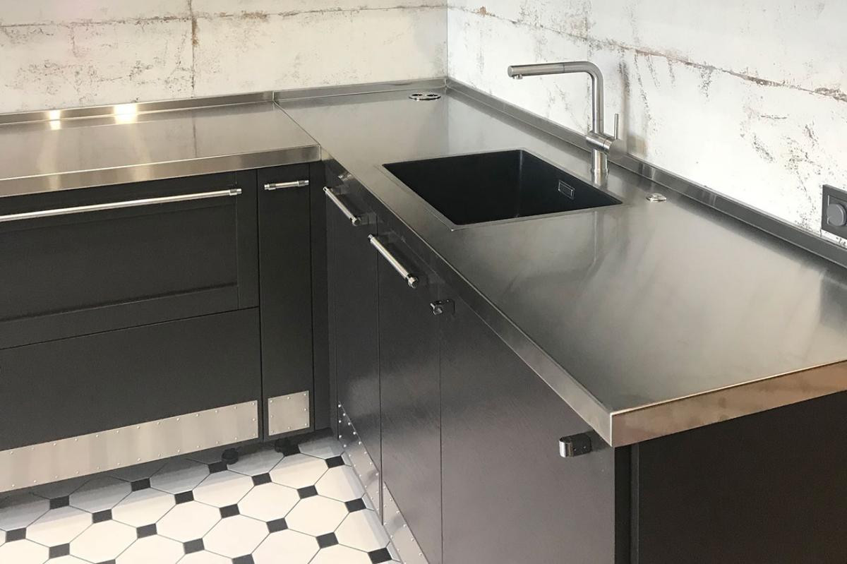 Viac ako 100 rokov po svojom zmiznutí sa táto vintage pracovná doska stáva hlavným trendom v dizajne kuchýň.