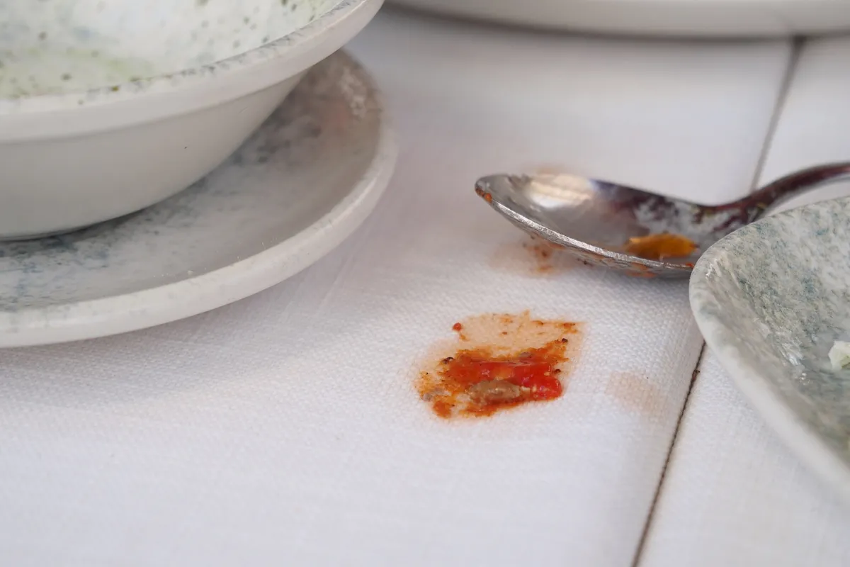 Záchrana obrusov po sviatkoch. Konajte rýchlo a po škvrnách nezostane ani stopa