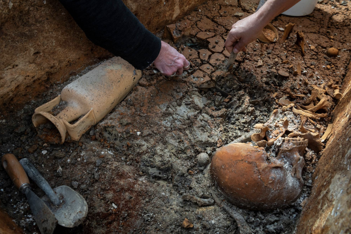 Los arqueólogos han descubierto un sarcófago romano de 1700 años de antigüedad.