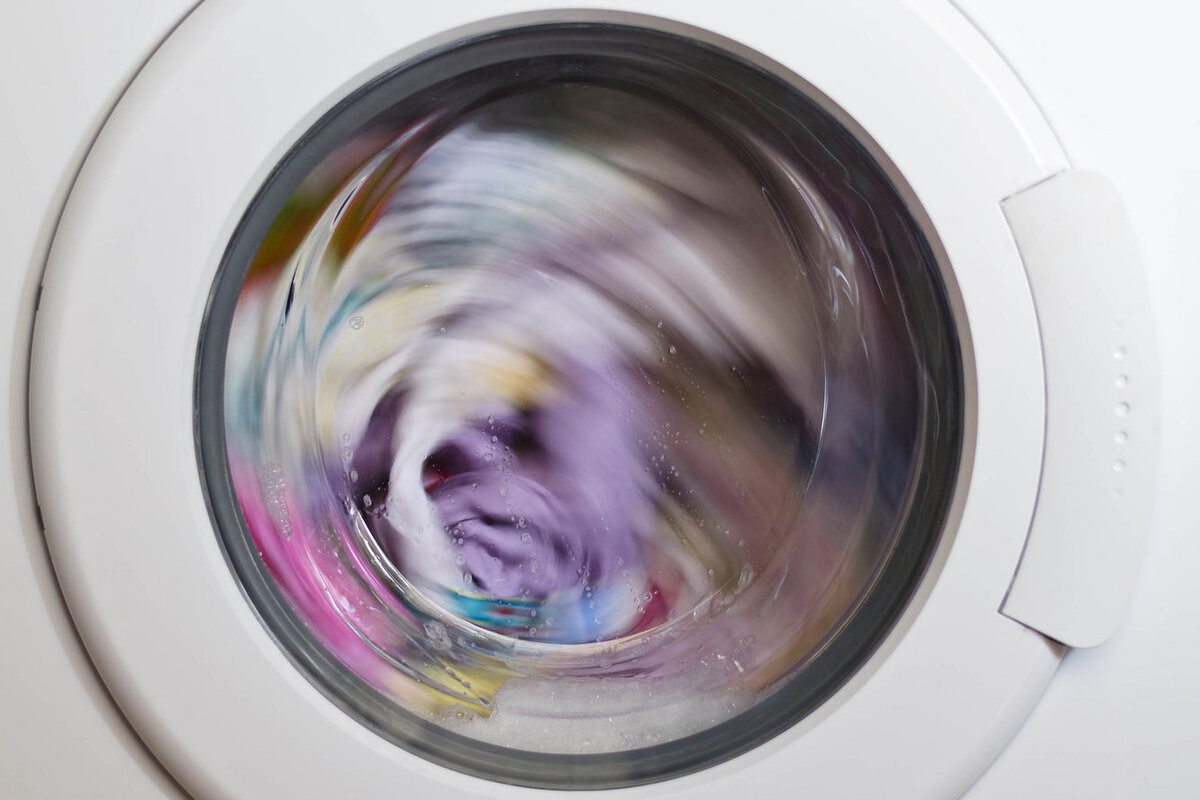 Aká rýchlosť odstreďovania bielizne v práčke je optimálna?