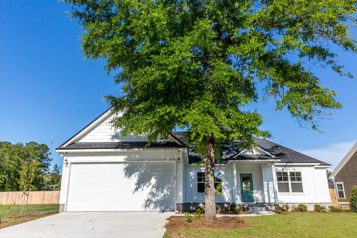 Nesadzte tieto stromy v blízkosti domu. Priťahujú blesky a ničia inžinierske siete