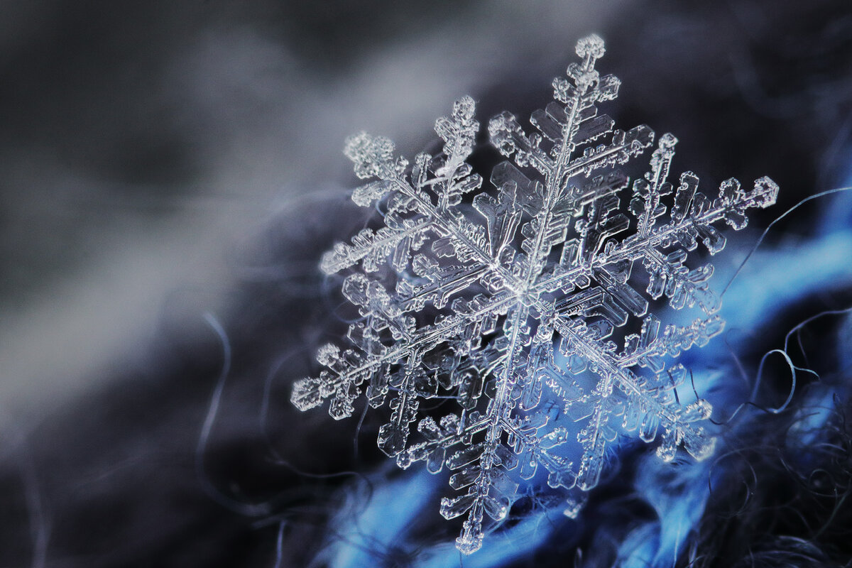 Kovové snehové vločky. Vedci pozorovali nový jav v nanokryštáloch