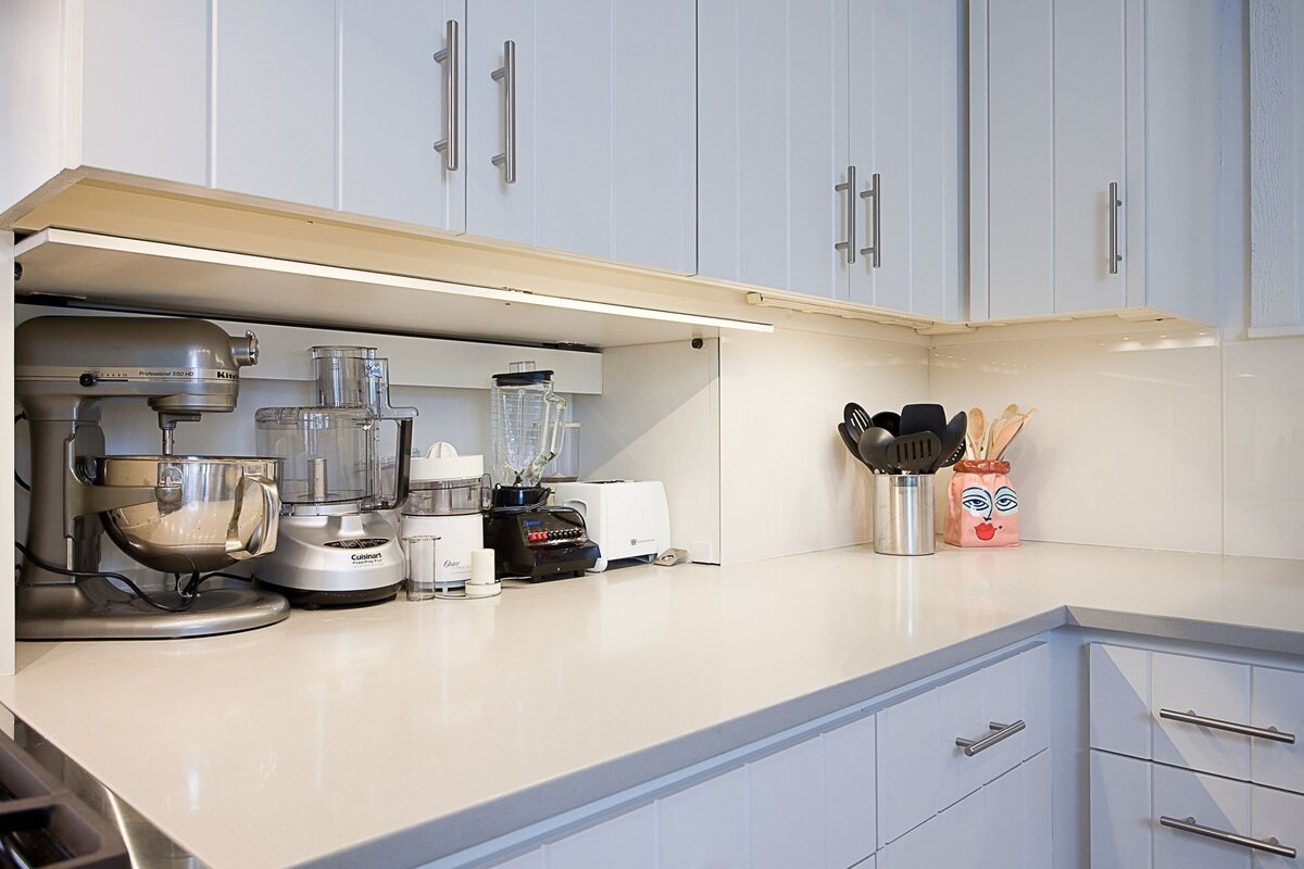 Ako obnoviť starú kuchynskú dosku za 30 minút bez majstra: domáci spôsob bez zbytočných nákladov