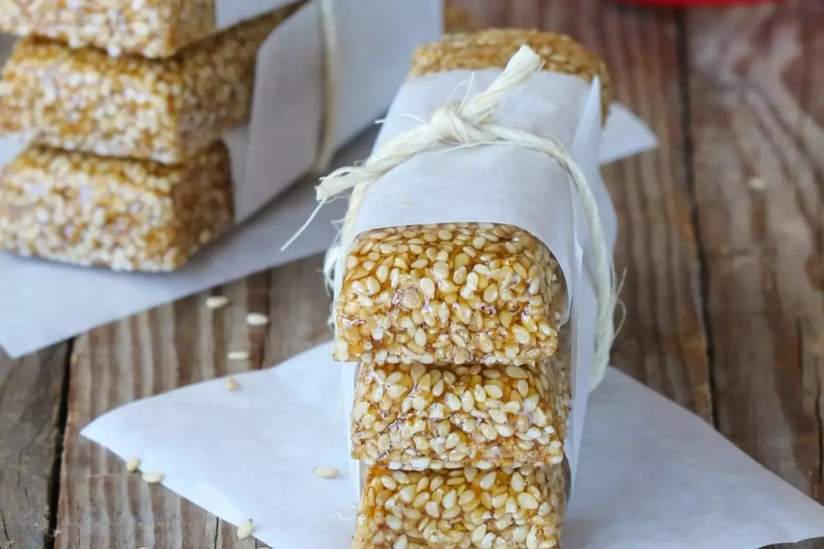 Nekupujte, pripravte si doma. Občerstvenie, ktoré na dlho zasýti hlad, dodá energiu a pomôže sa sústrediť.