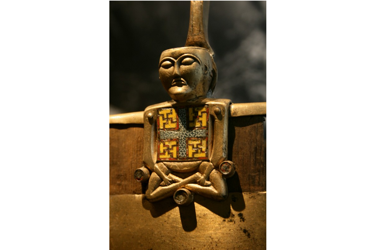 Tisíc rokov pod zemou: tajomný „Buddhův kubus“ opäť vzbudzuje zvedavosť po storočiach strávených v hrobke Vikingov